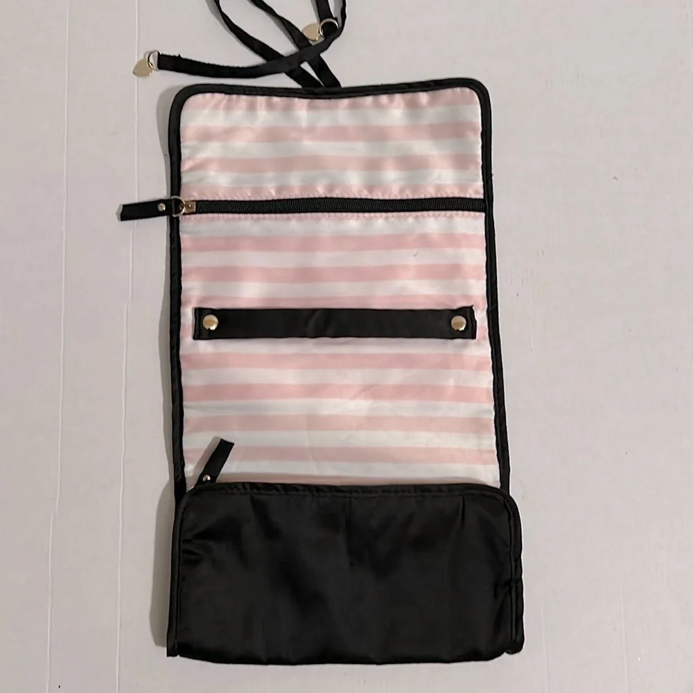 Victoria’s Secret Satin Jewelery Roll / Travel Case new never used